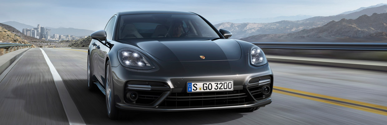 2017 Porsche Panamera  front view