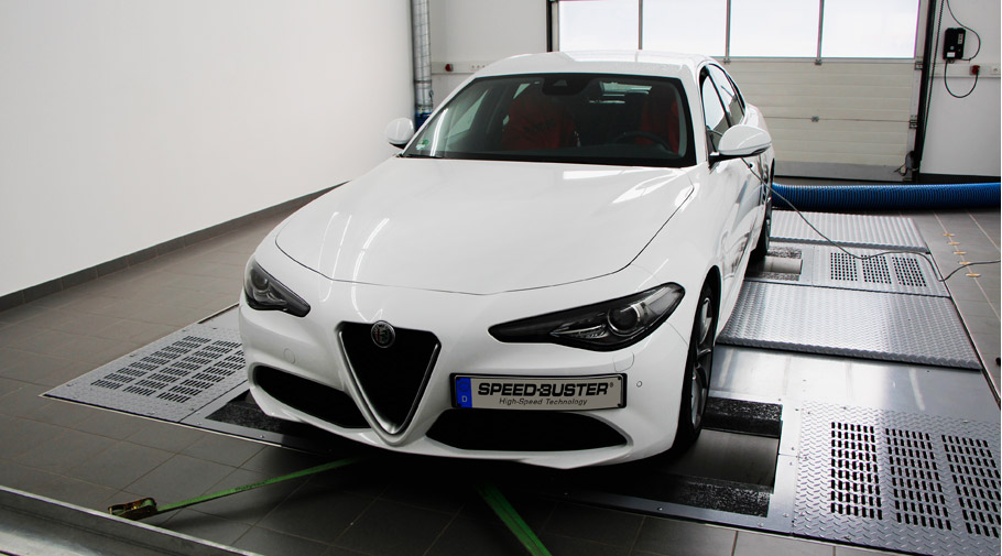 2016 SPEED-BUSTER Alfa Romeo Giulia 