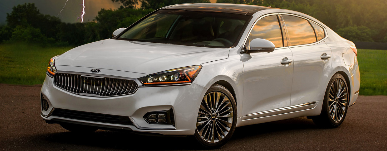 2017 Kia Cadenza SXL front view