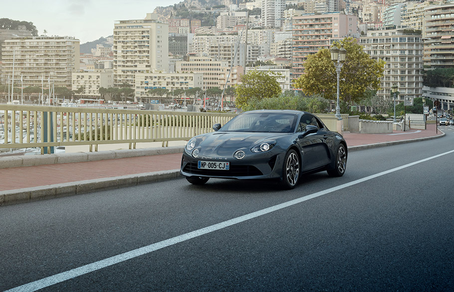 2018 Alpine A110 Pure and Legende