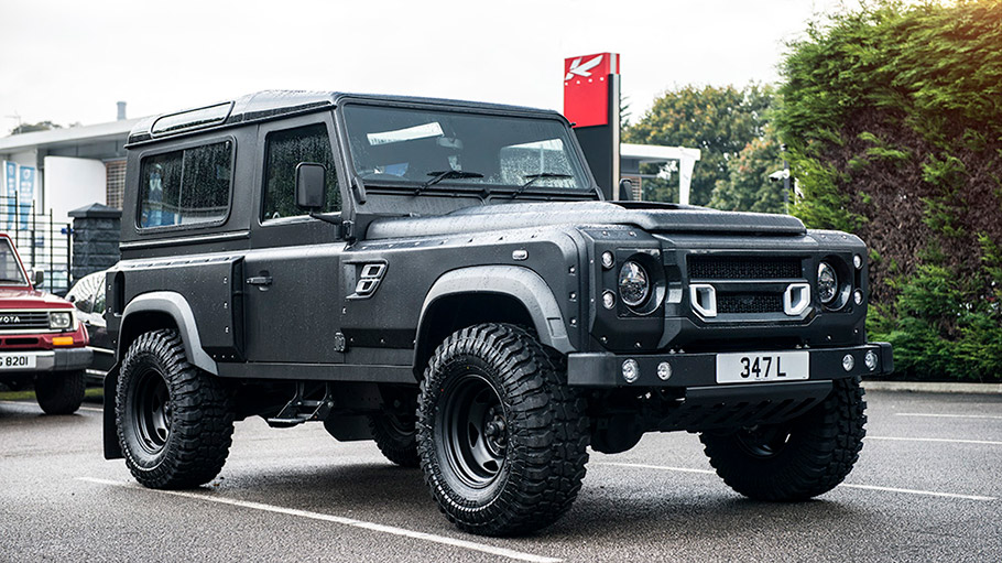 2018 Kahn Design Land Rover Defender Flying Huntsman 105