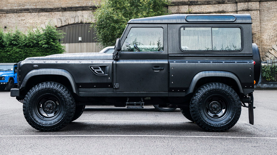 2018 Kahn Design Land Rover Defender Flying Huntsman 105