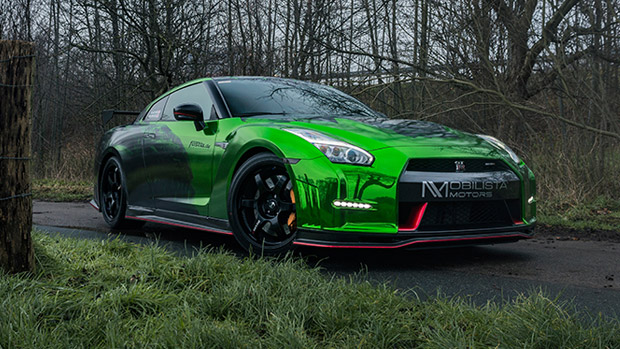 Fostla.de wraps a sexy Nissan Nismo in exclsive vinyl 