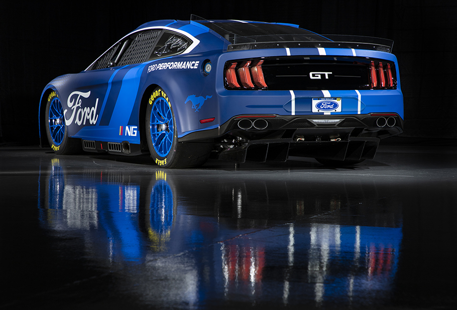 http://www.automobilesreview.com/uploads/2021/05/2022-Ford-NASCAR-Mustang-BF.jpg