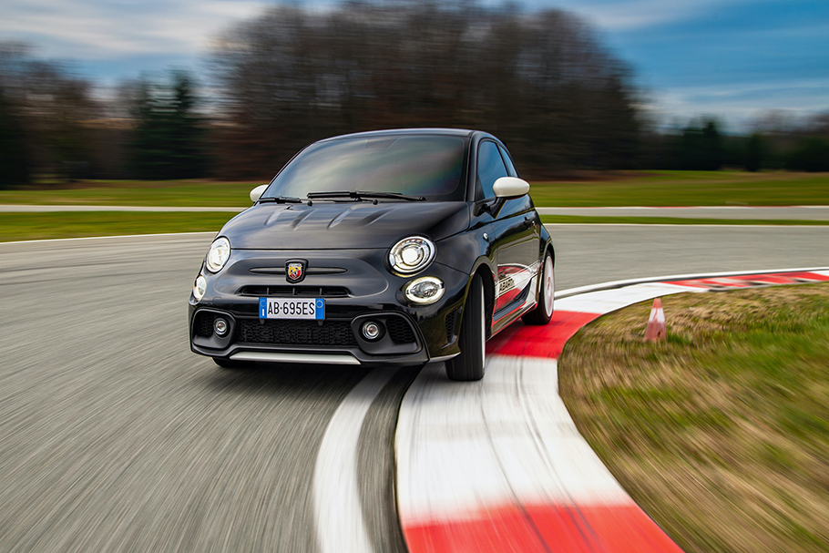 2021 Abarth 695 Esseesse