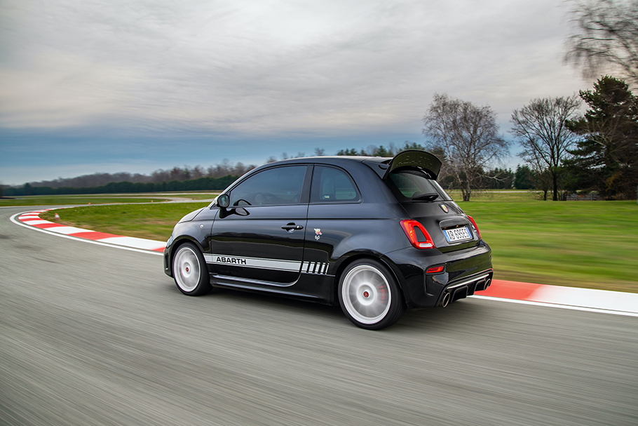 2021 Abarth 695 Esseesse