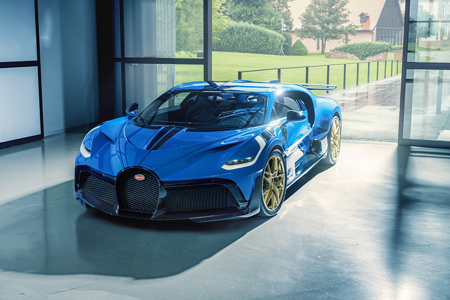 2021-Bugatti-Divo-910