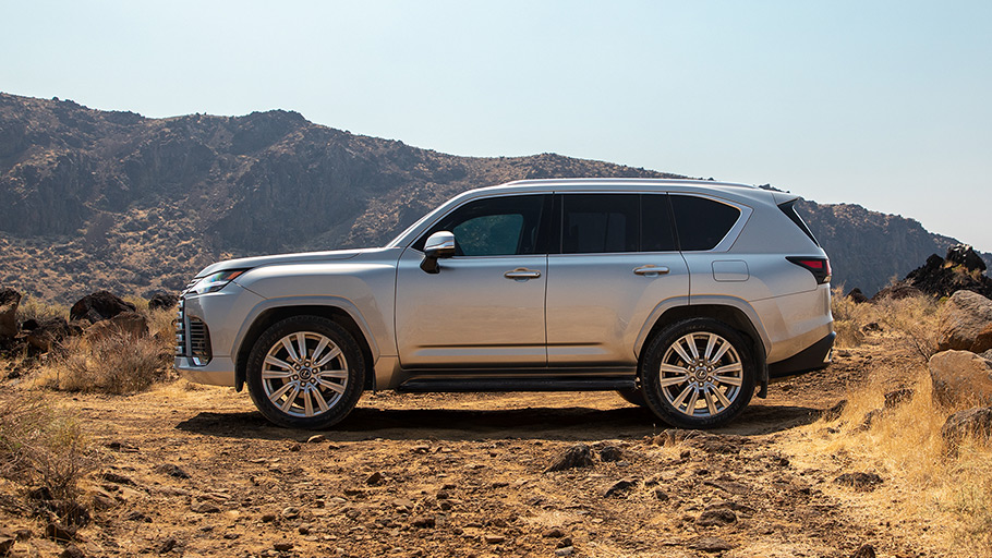 2022-Lexus-LX-600-2