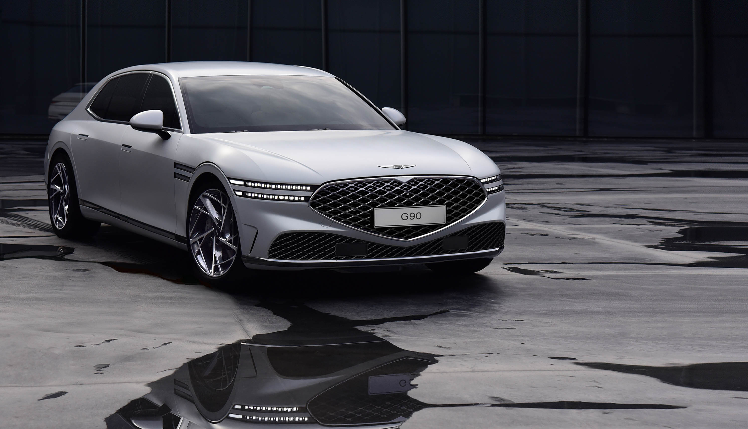 Genesis unveils G90 exterior images