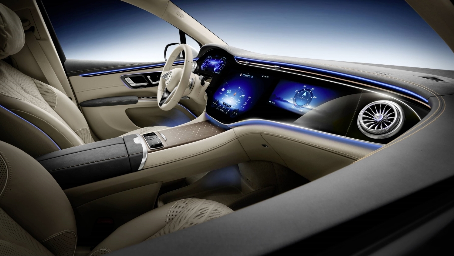 2023-mercedes-benzeqs-suv-interior-02