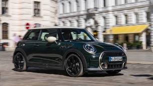 the mini cooper s hardtop 2 door in the resolute edition