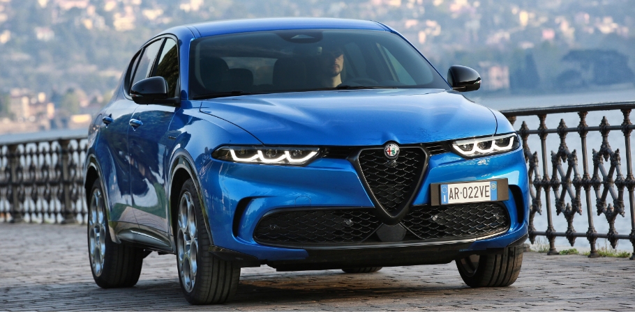 2023 Alfa Romeo Tonale Hybrid - Front Angle