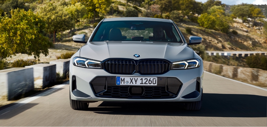2023 BMW 3-Series - front view