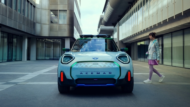 The MINI Concept Aceman: the first all-electric crossover model in the new MINI family.