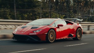experience the rush: lamborghini huracán rentals in dubai's luxury landscape