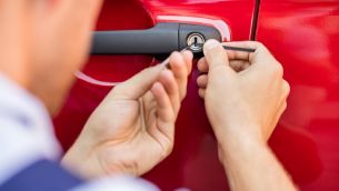 why might you need an emergency locksmith for your car?